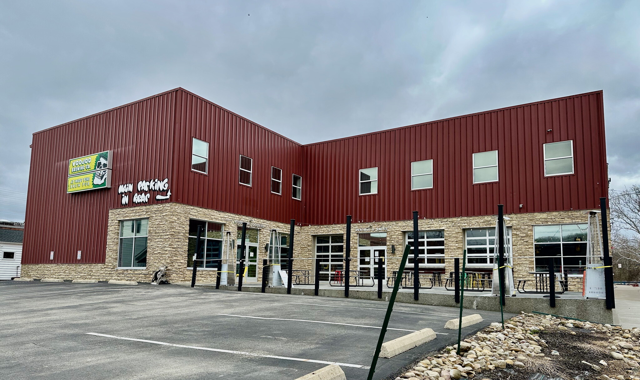 23 W Pike St, Houston, PA for Sale