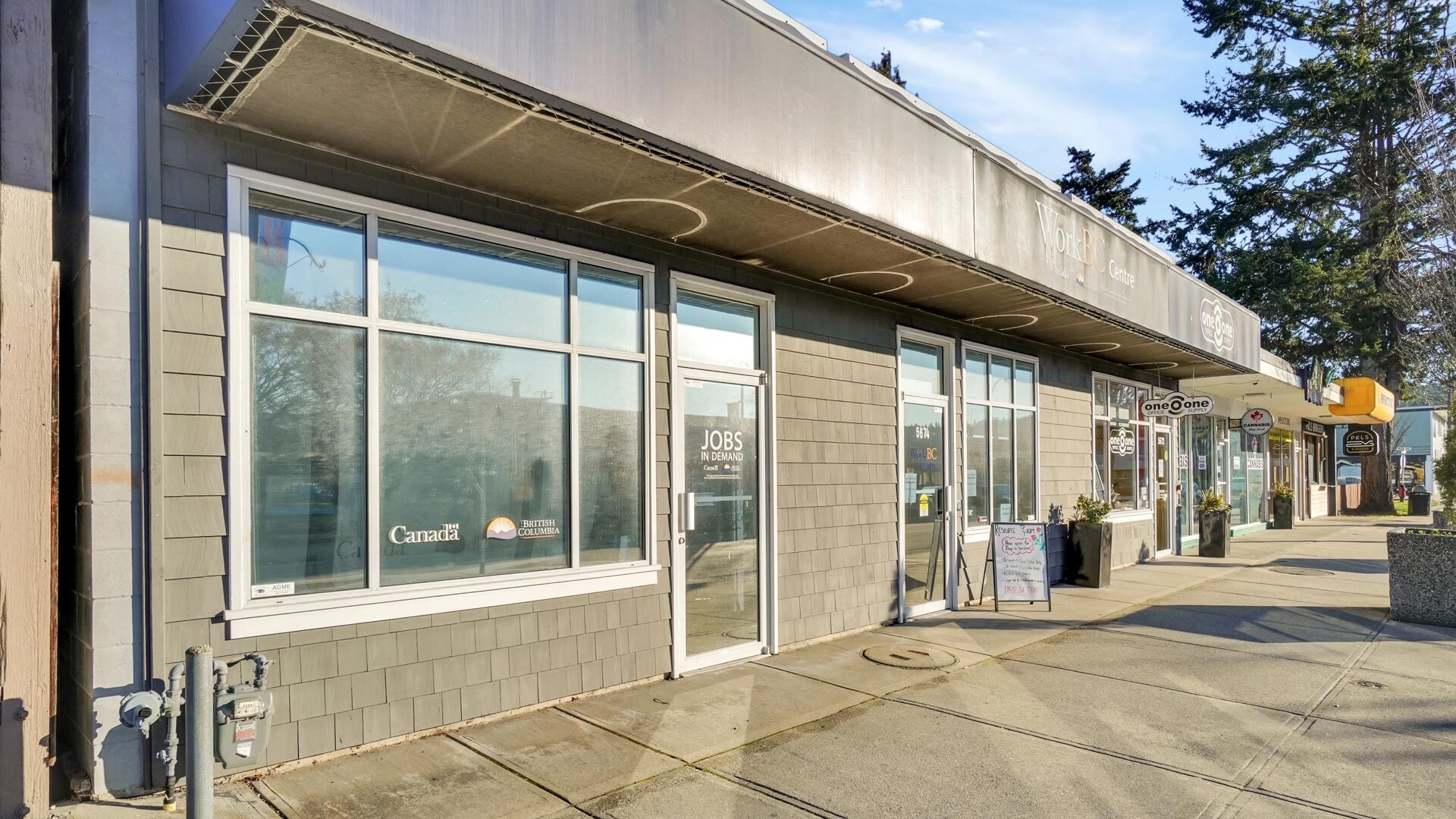 5672 Cowrie St, Sechelt, BC for Rent