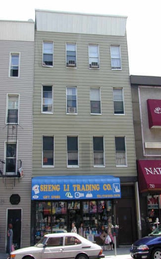 Brooklyn, NY Retail - 754 Manhattan Ave