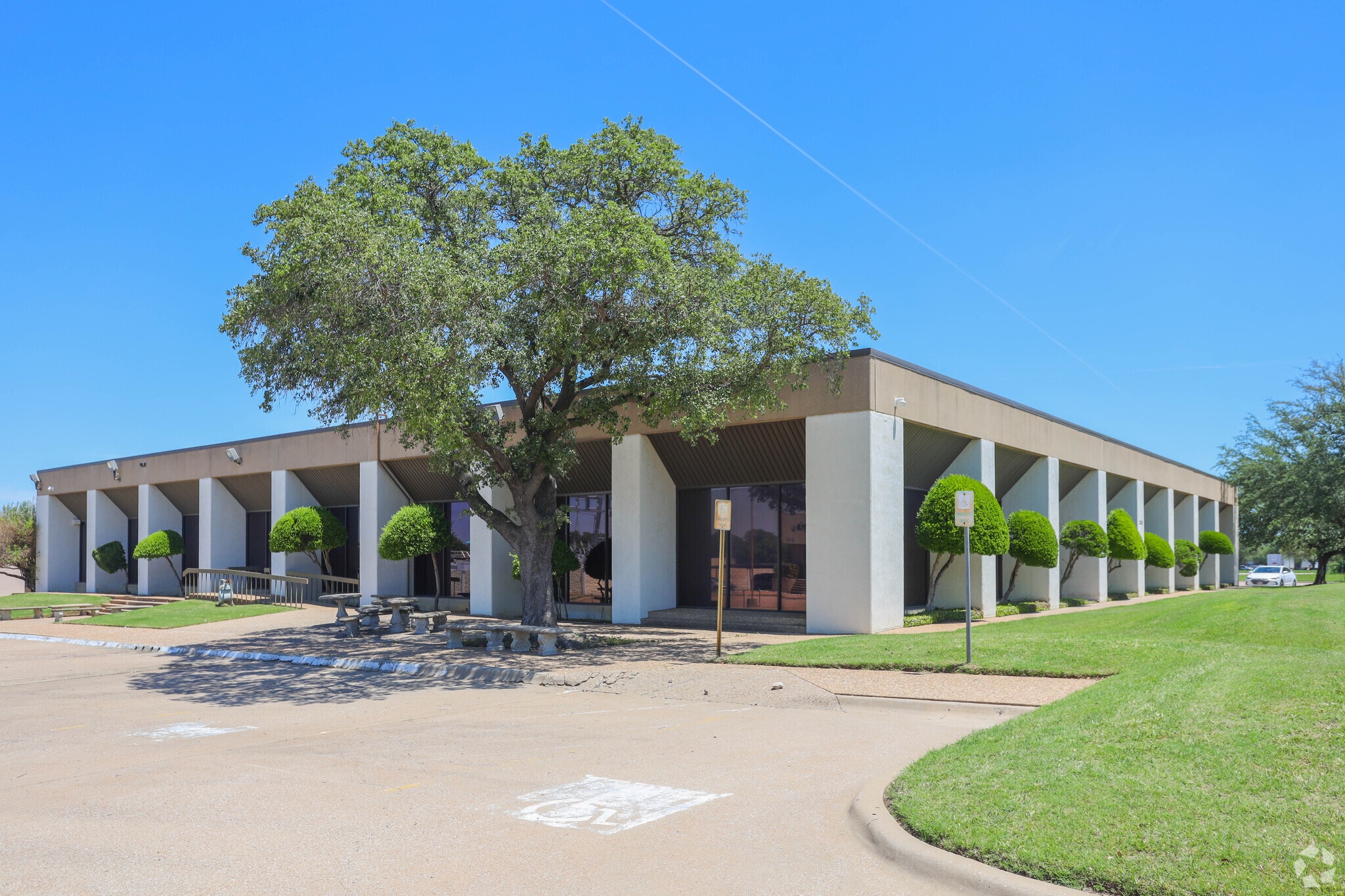 2201 Arlington Downs Rd, Arlington, TX for Sale
