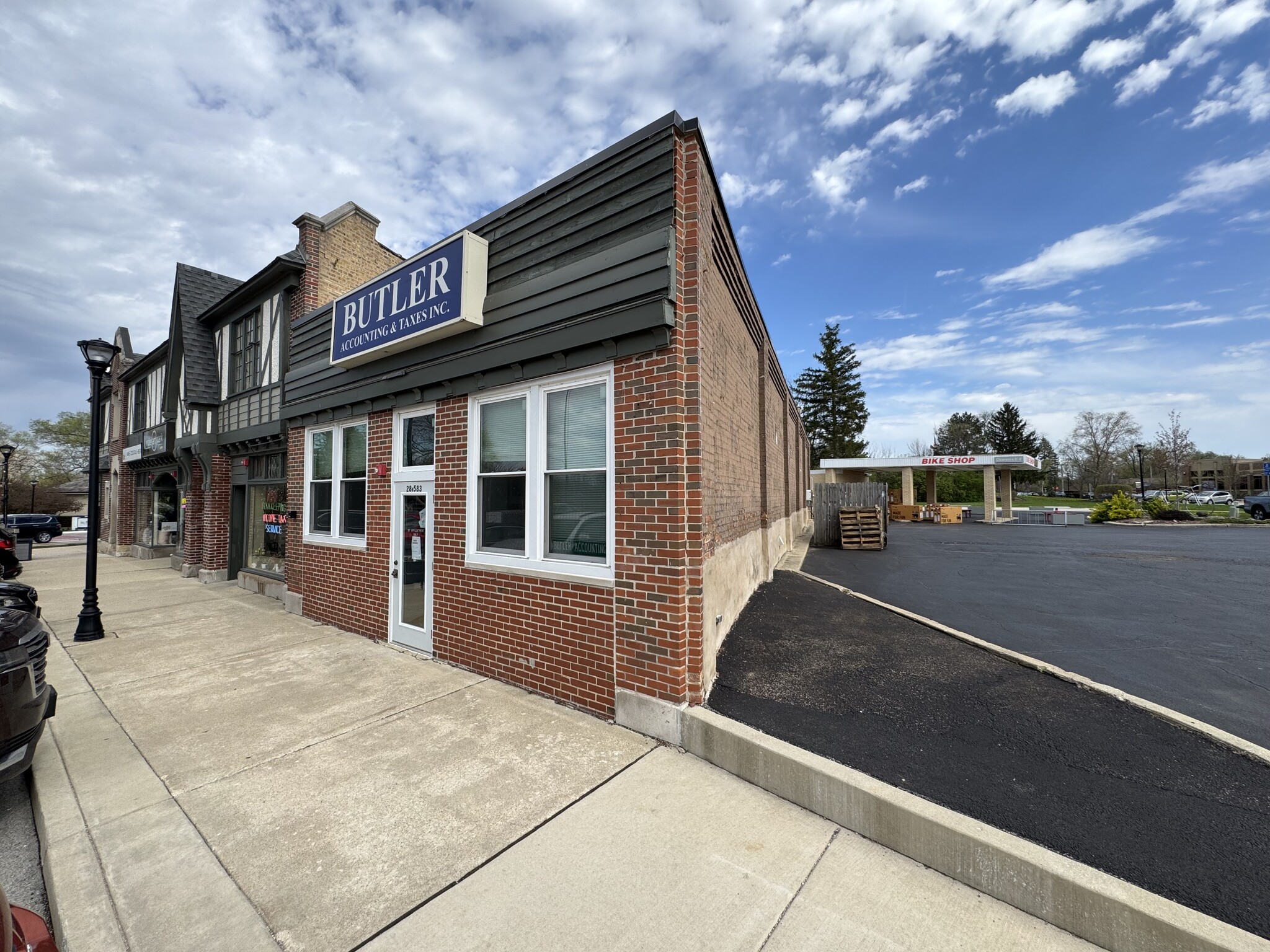 28W583 Stafford Pl, Warrenville, IL for Rent