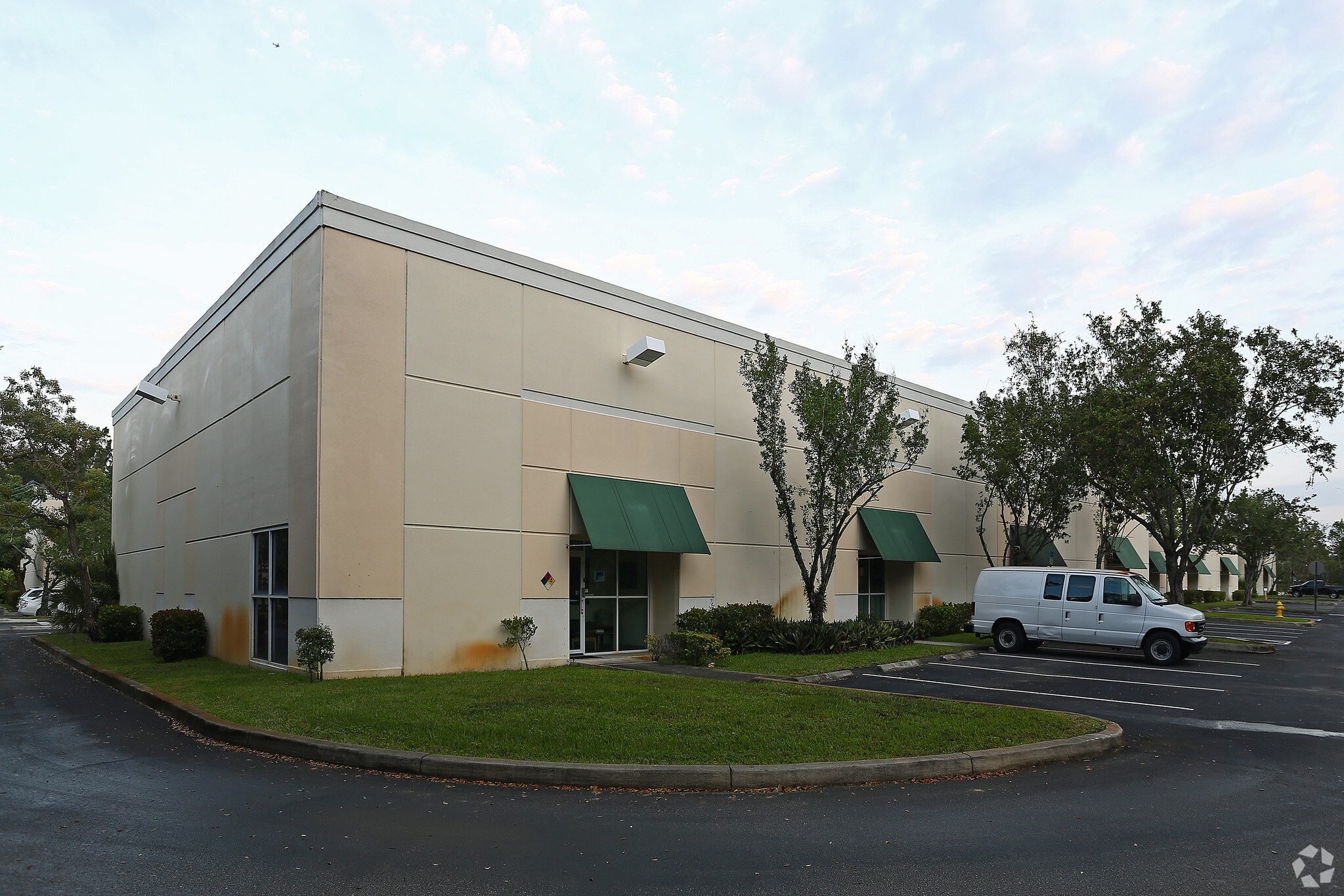 555-599 Sawgrass Corporate Pky, Sunrise, FL for Rent