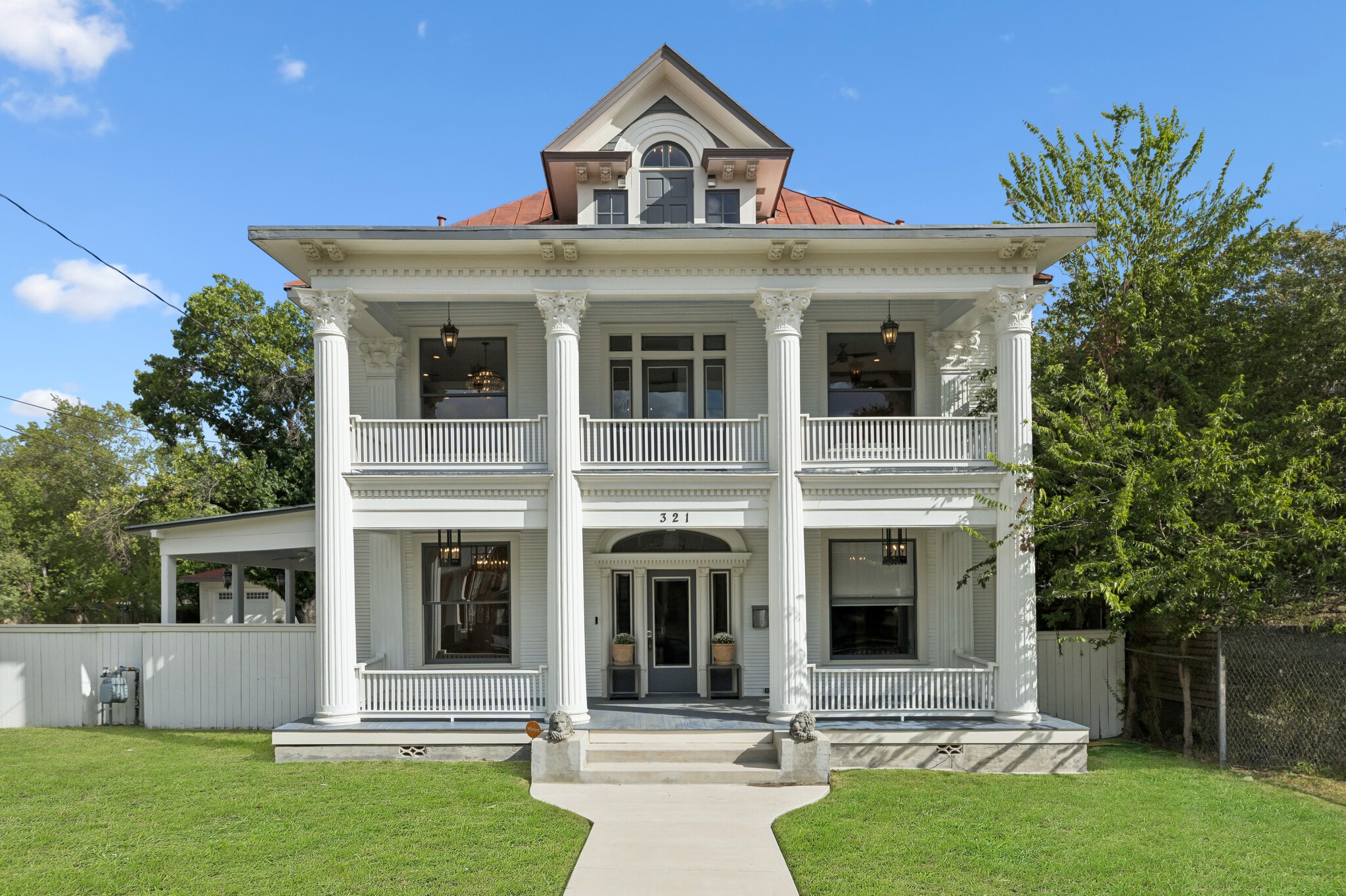 321 E Dewey Pl, San Antonio, TX for Sale