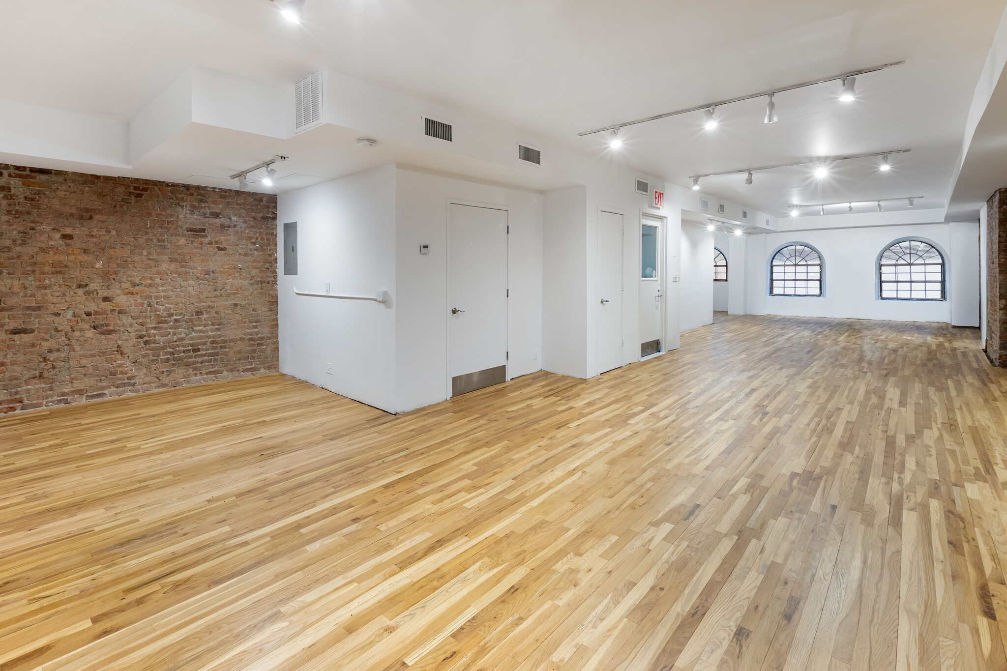 16 E 41st St, New York, NY for Rent