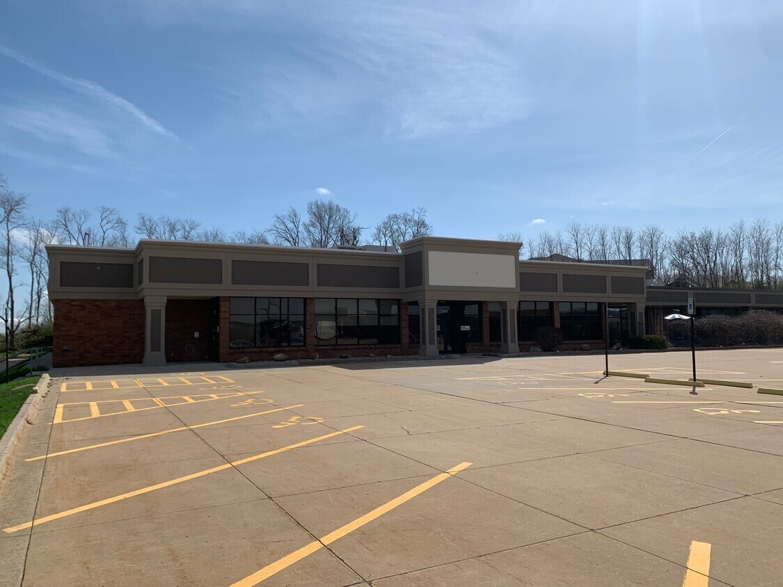 3201-3301 Armar Dr, Marion, IA for Rent