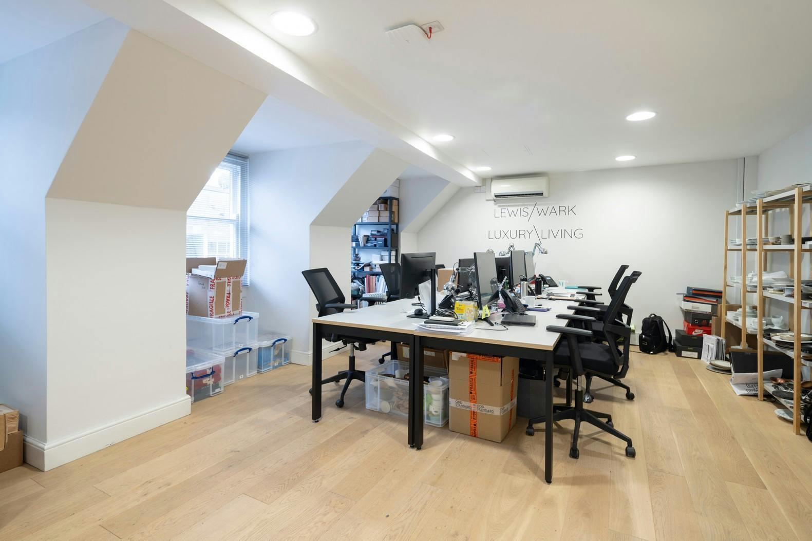9 Warwick Ct, London, LND for Rent