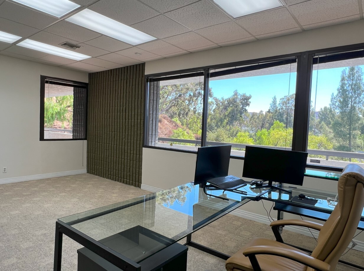 31194 La Baya Dr, Westlake Village, CA for Sale