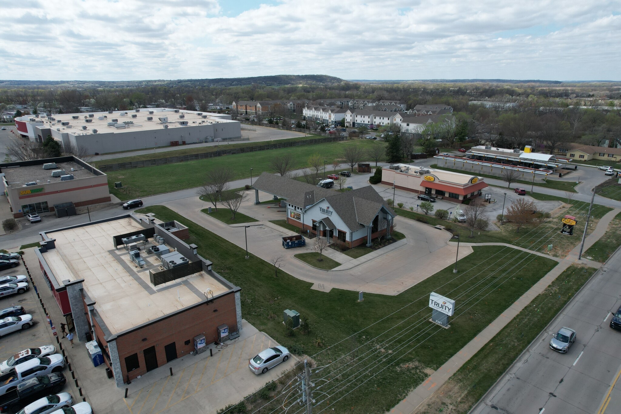 2221 W 31st St, Lawrence, KS for Sale