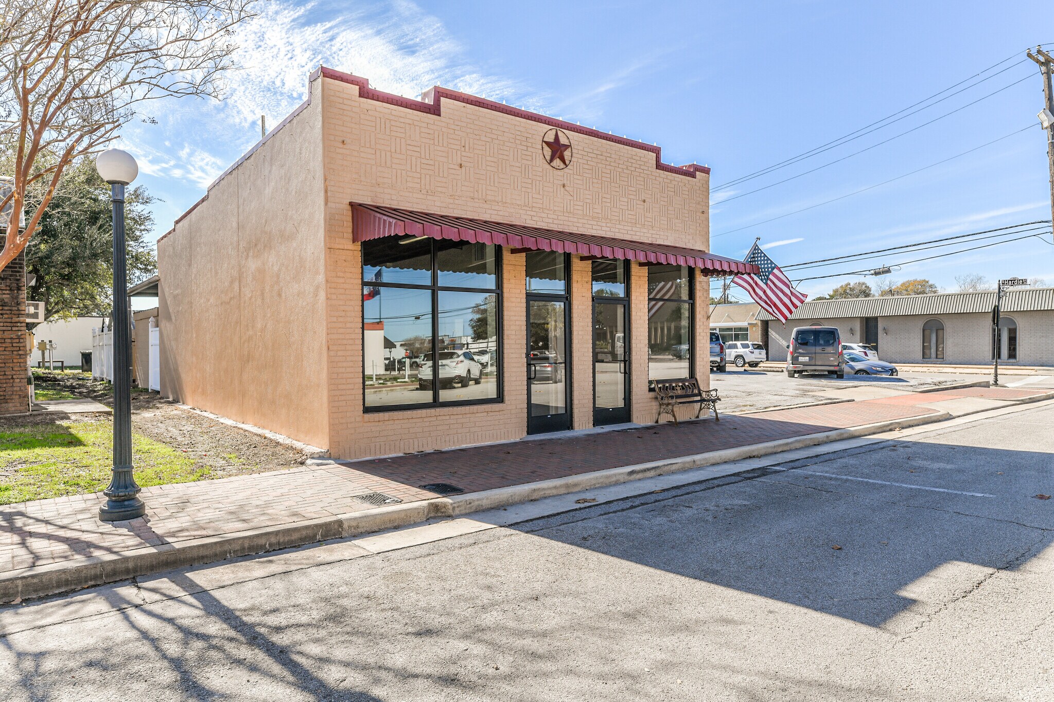 121 W Sealy St, Alvin, TX for Sale