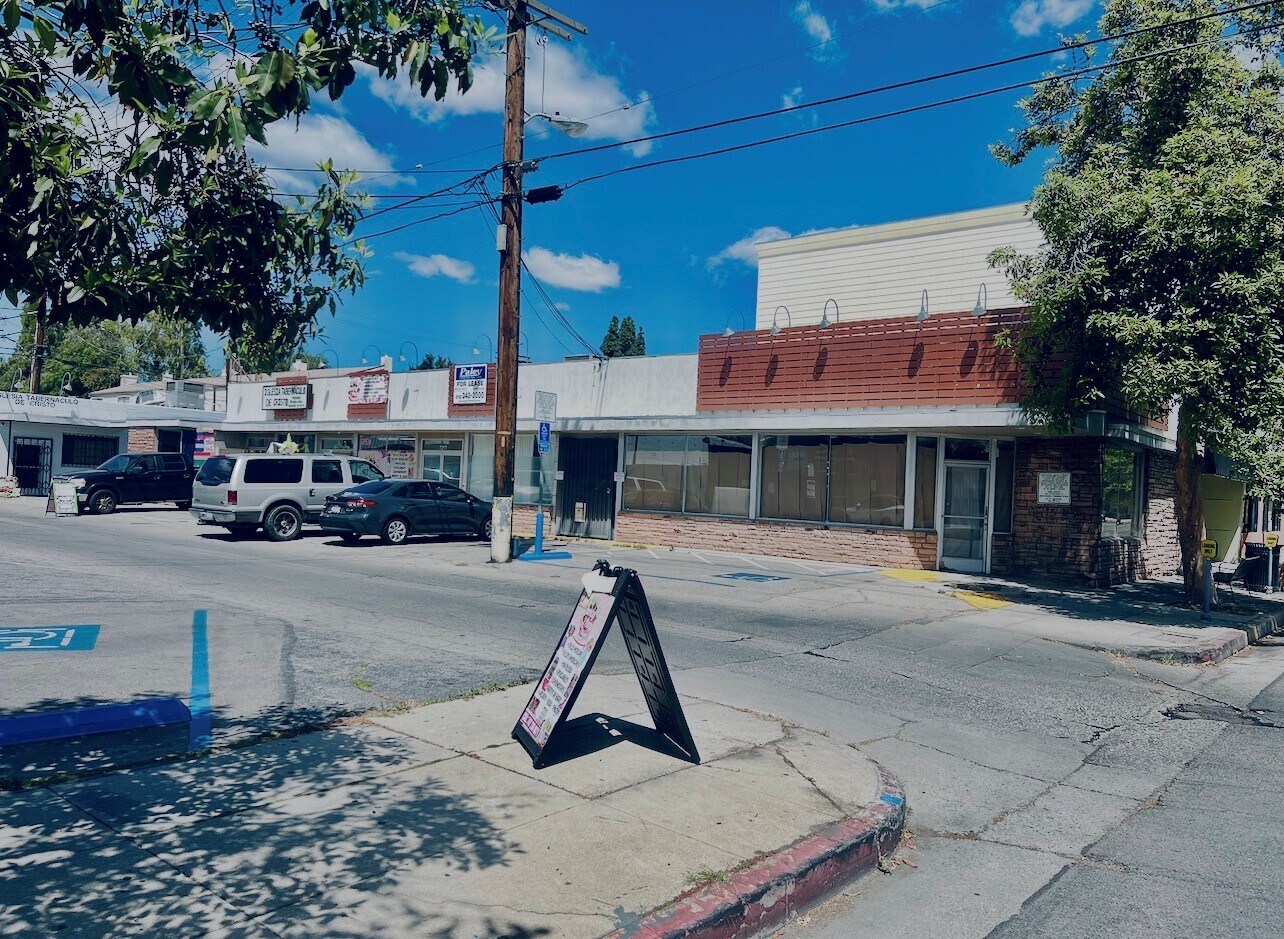 7209-7219 Owensmouth Ave, Canoga Park, CA for Rent