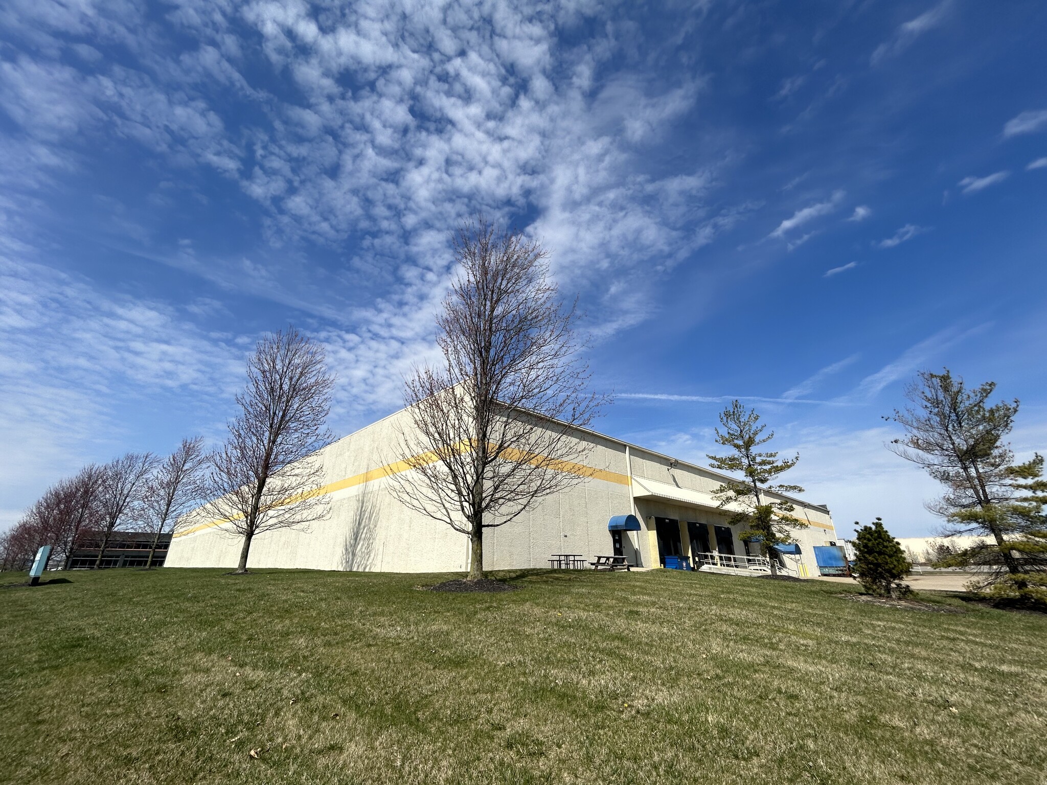 4240 Irwin Simpson Rd, Mason, OH for Rent