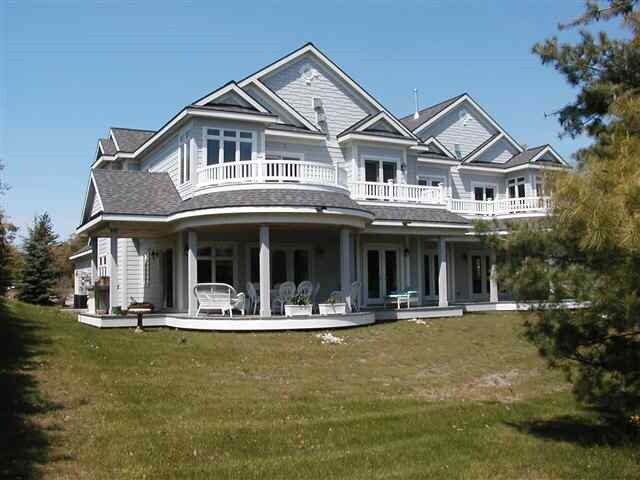 820-840 Petoskey Ave, Charlevoix, MI for Sale