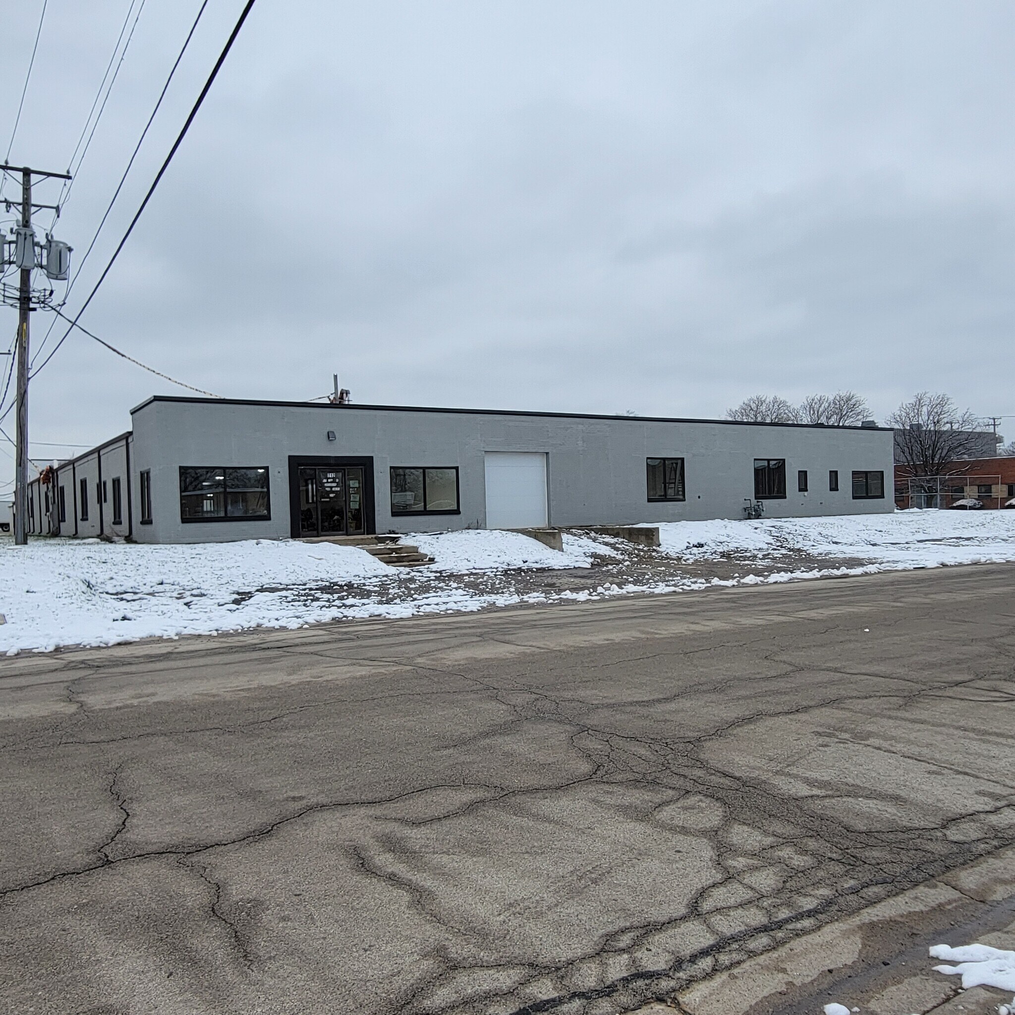 205 W Interstate Rd Addison, IL 60101 Flex Property for Lease on