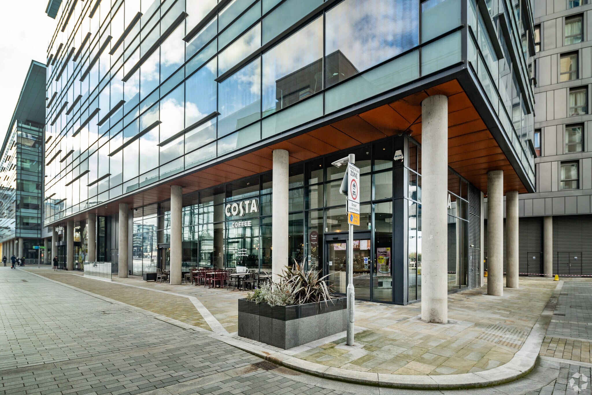 Broadway, Salford, LAN for Rent