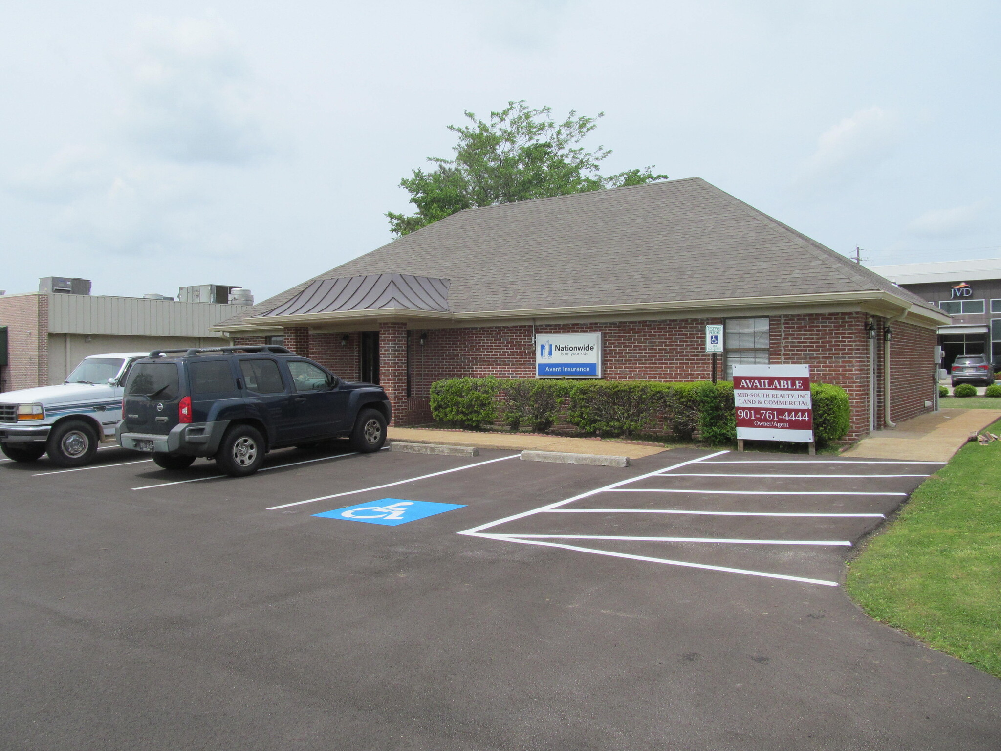 212 Goodman Rd E, Southaven, MS for Rent