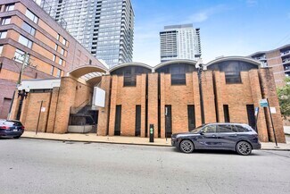 Chicago, IL Commercial - 225 W Division St
