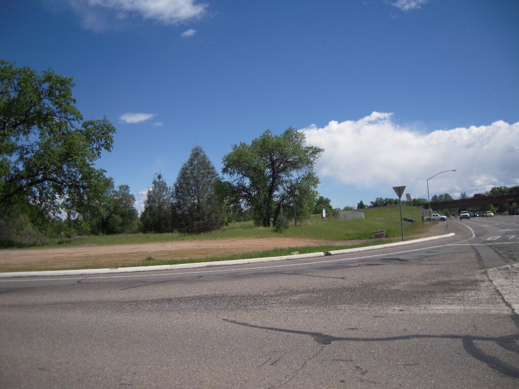1215 Collyer Dr, Redding, CA for Sale
