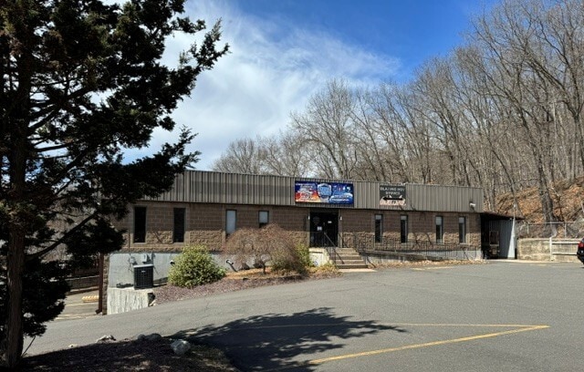15-43 Falls Ave, Watertown, CT for Rent