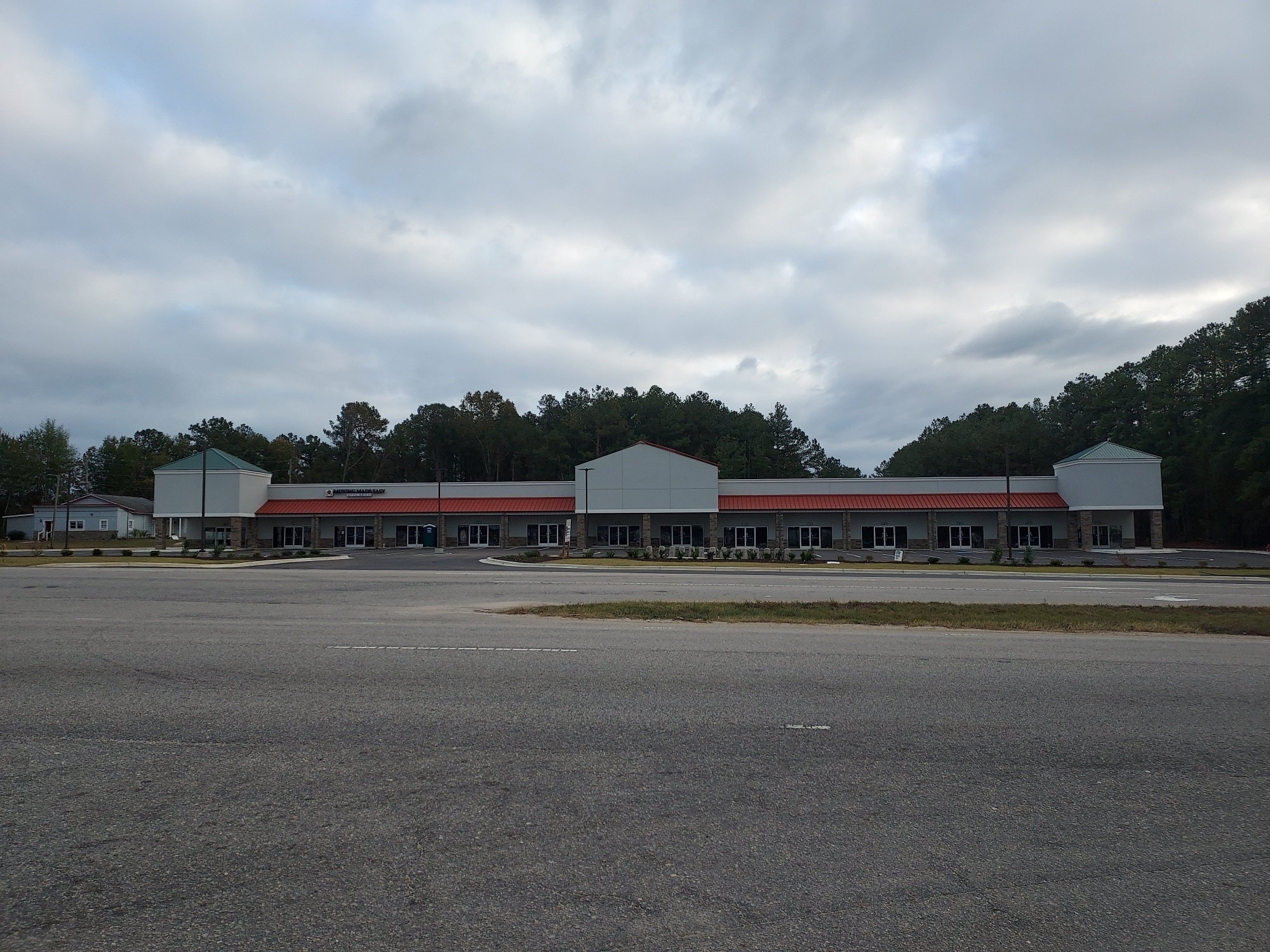 8100 Fayetteville Rd, Raeford, NC for Rent