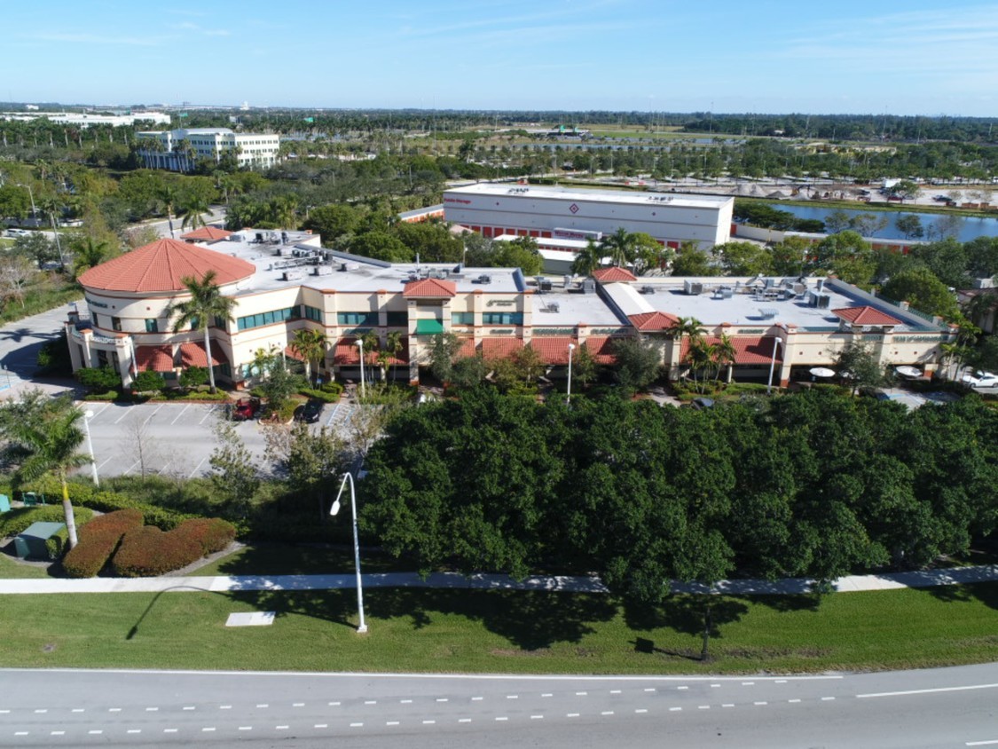 2760-2818 Weston Rd, Weston, FL for Rent