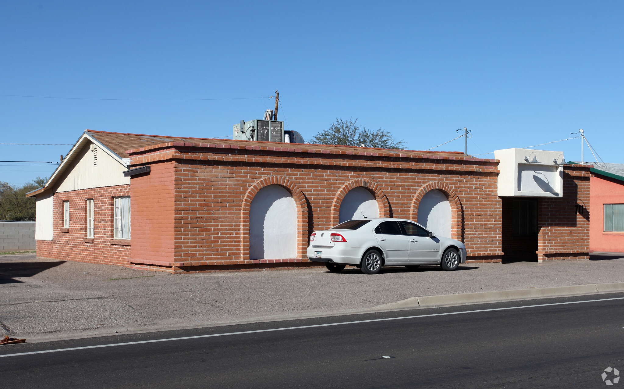 711 N Swan Rd, Tucson, AZ for Sale