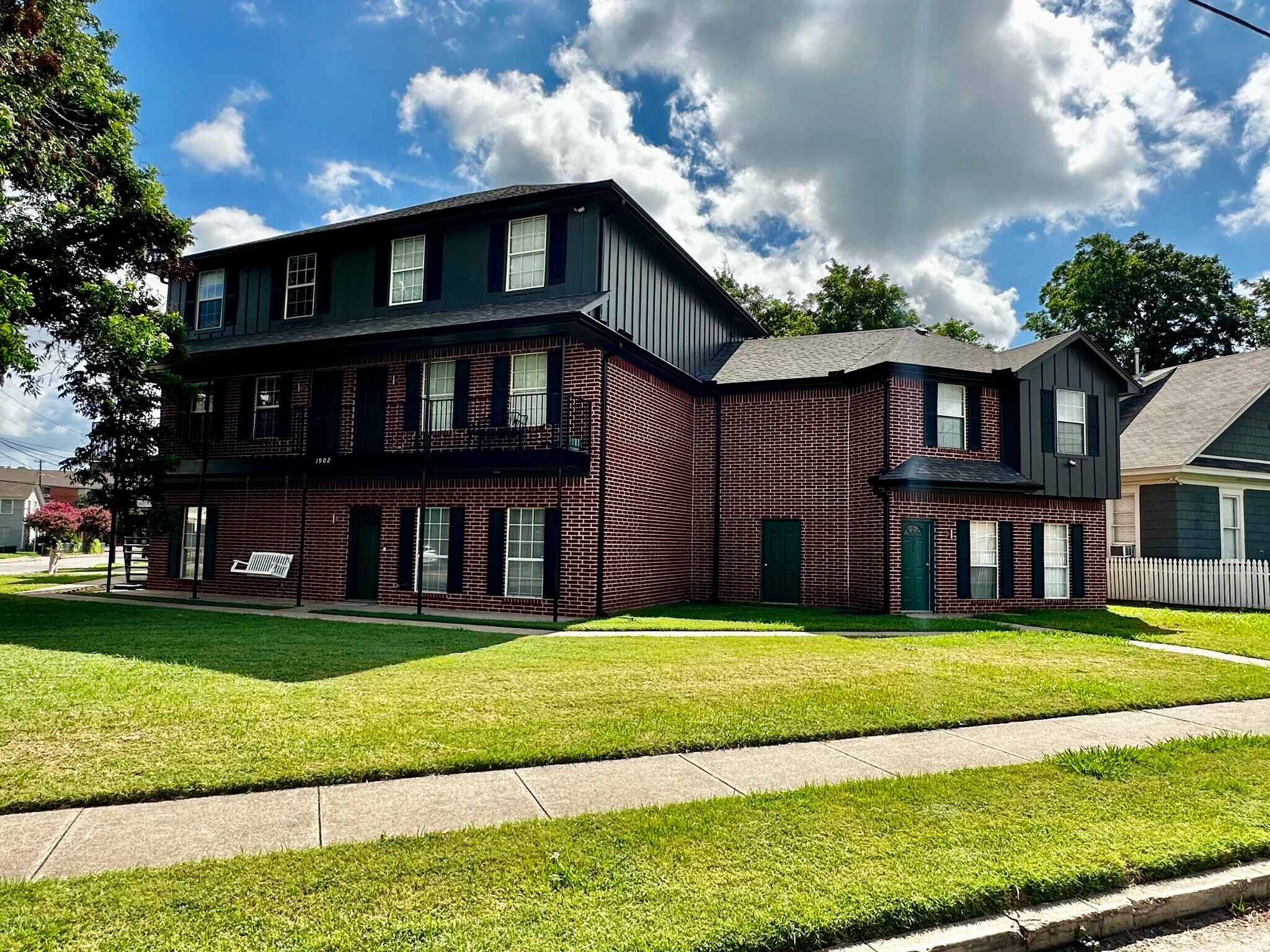 1902 S 8th St, Waco, TX for Sale