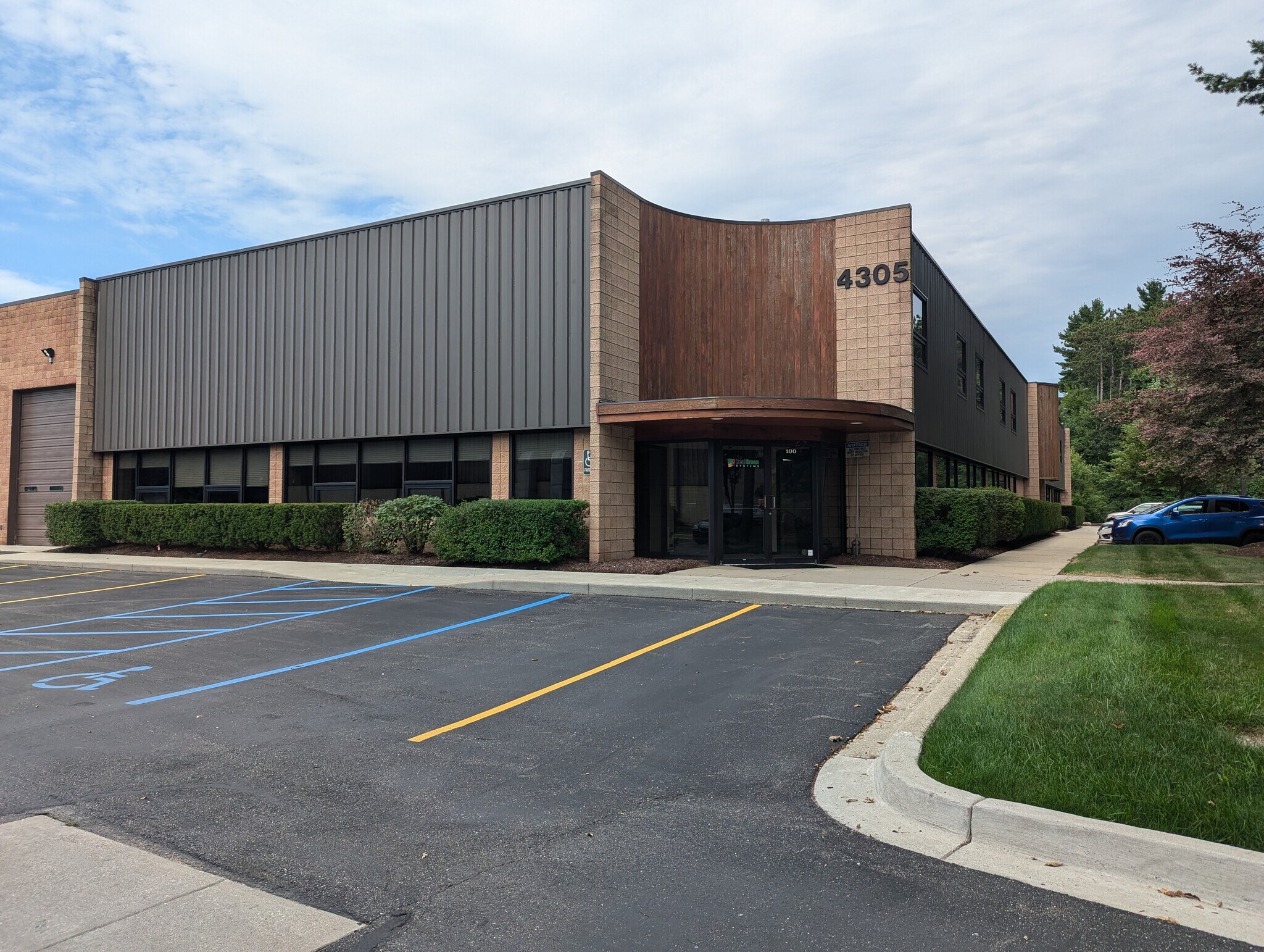 4305 Pineview Blvd, Commerce Township, MI for Rent