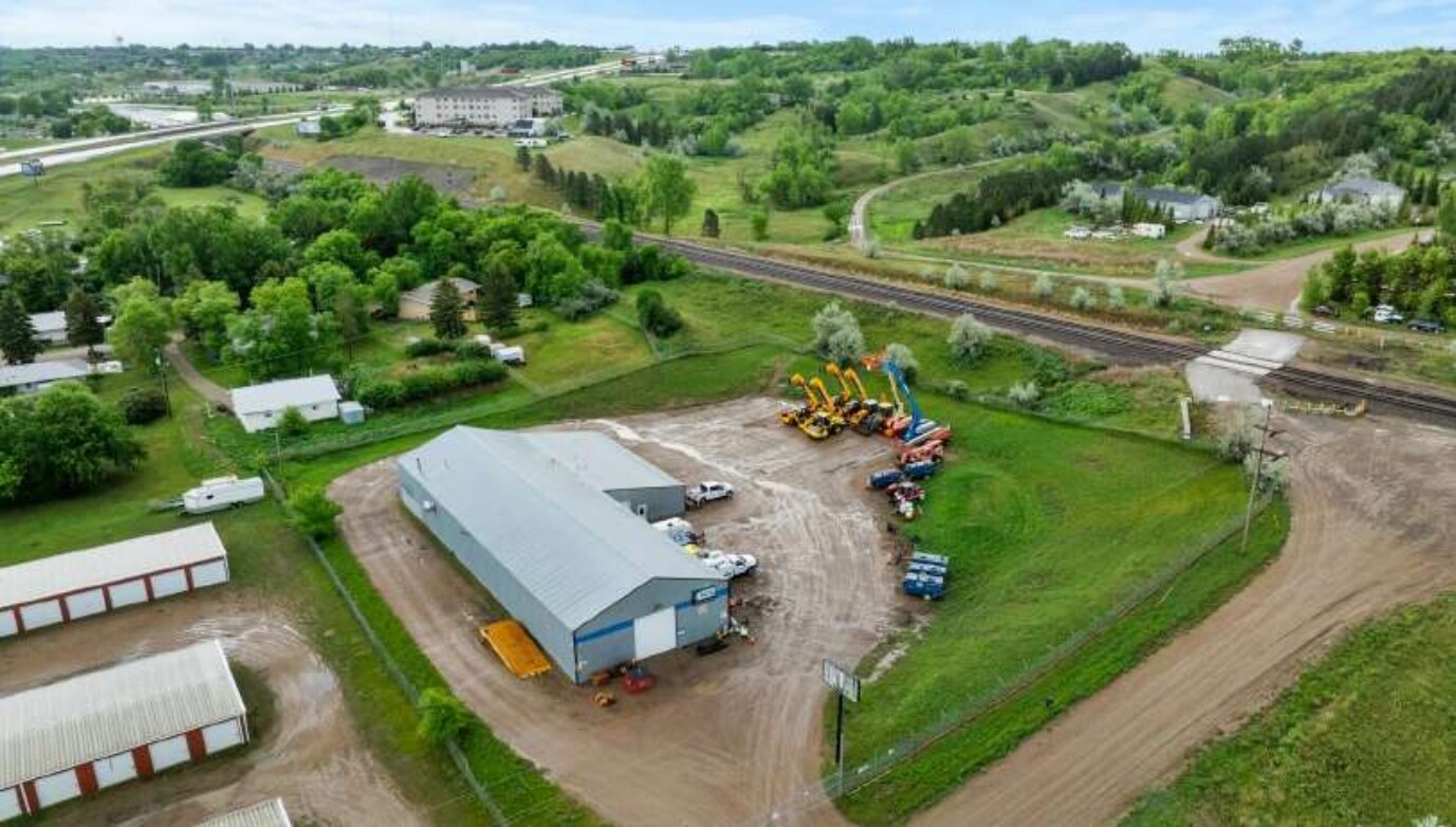 1609 SW 33rd St, Minot, ND for Sale