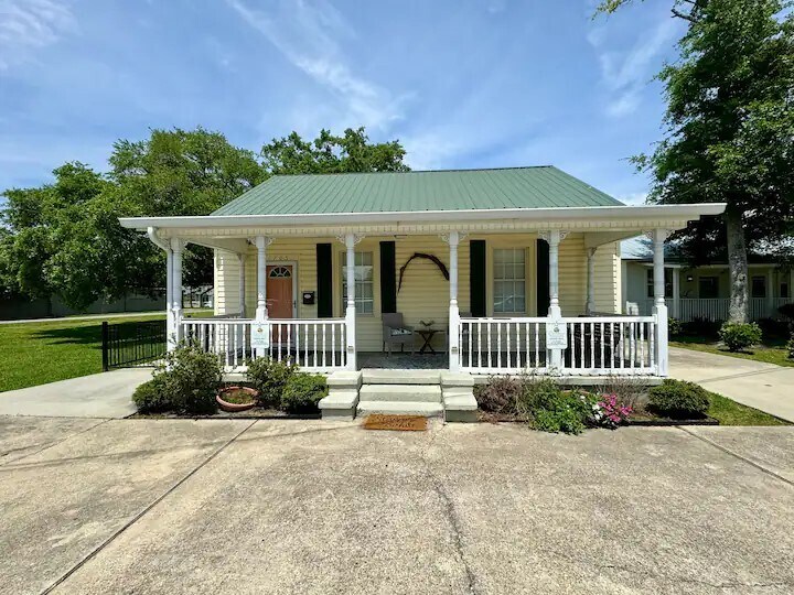 1705 Government St, Ocean Springs, MS for Sale