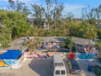 Sarasota, FL Apartments - 6550 Sabal Dr