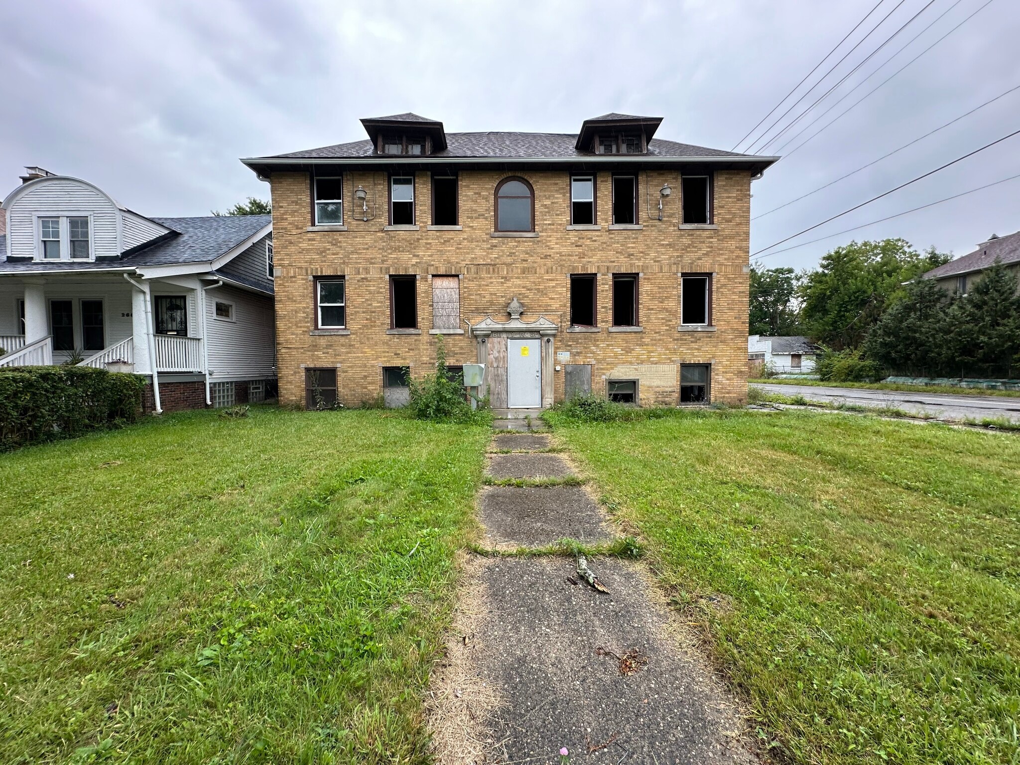 2681 Lakewood St, Detroit, MI for Sale