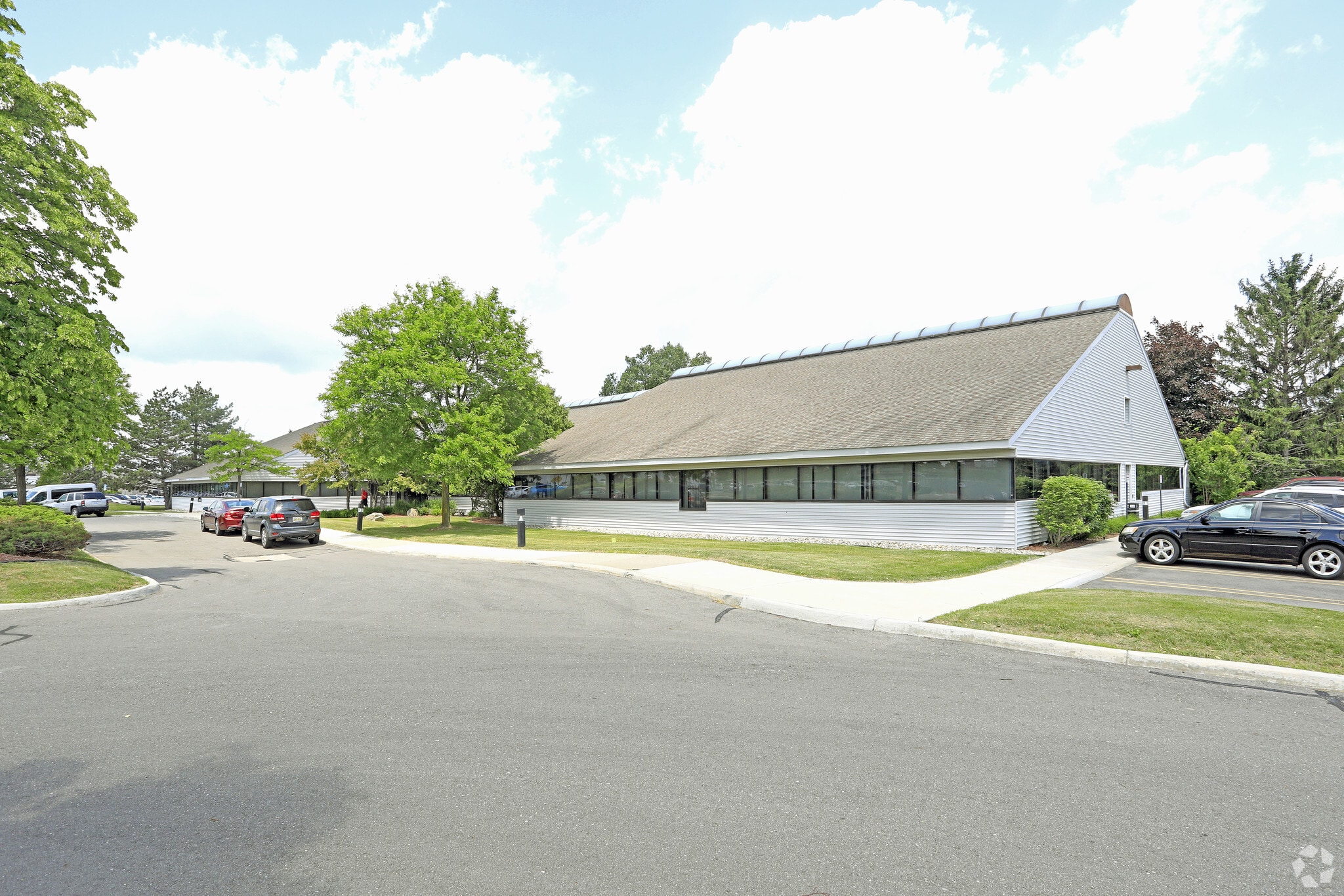 27600 Northwestern Hwy, Southfield, MI for Rent