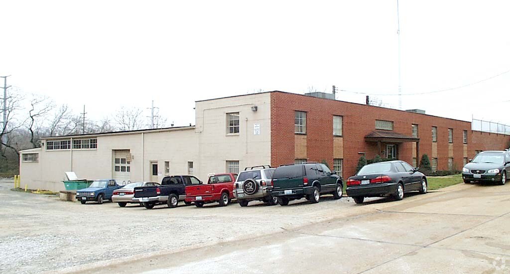 658660 E Elliott Ave Kirkwood, MO 63122 Industrial Property for