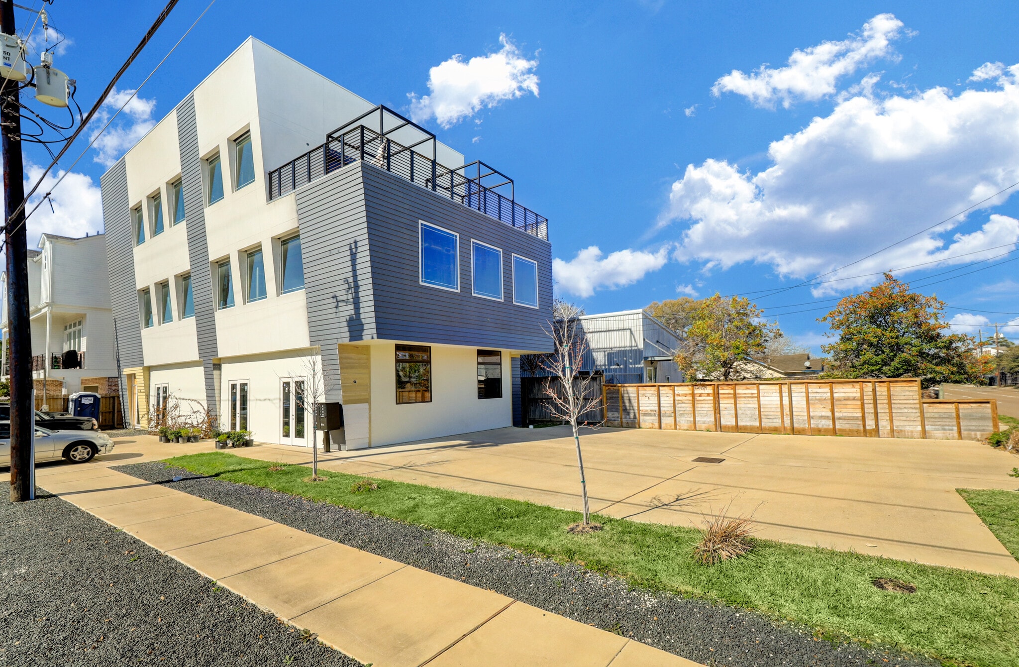1511 W 12th St, Houston, TX for Sale