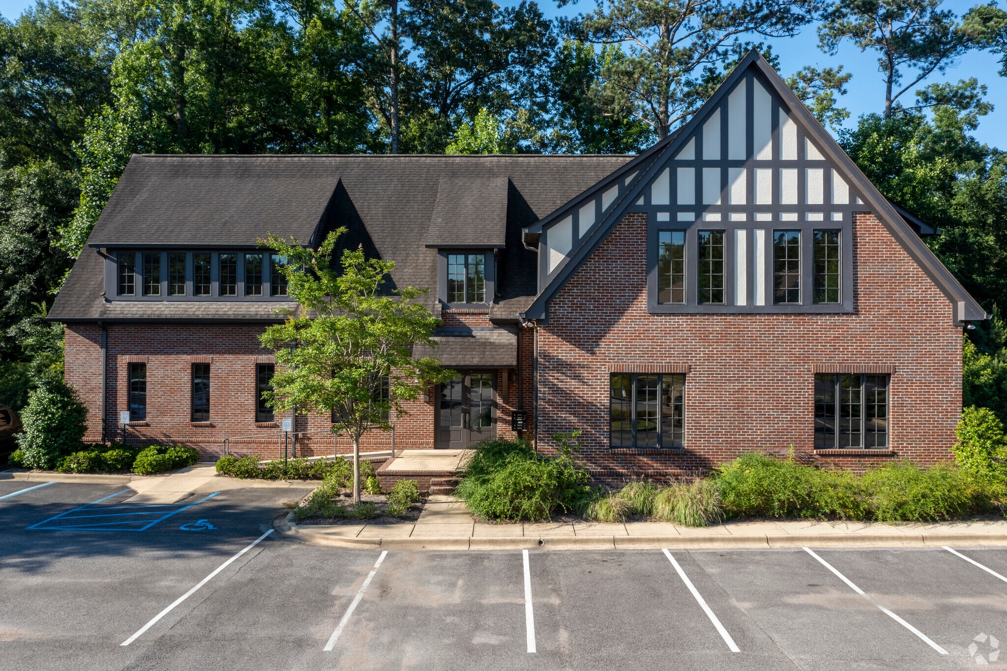 2105 Devereux Cir, Birmingham, AL for Sale