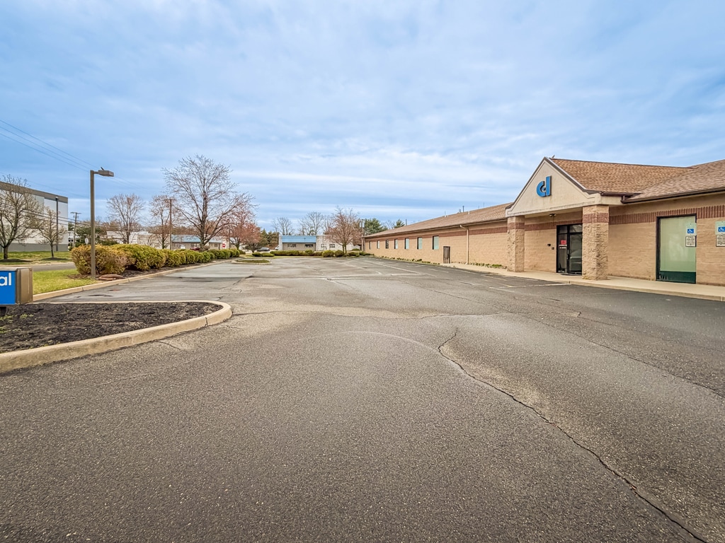 155 Bradford Dr, Berlin, NJ for Sale
