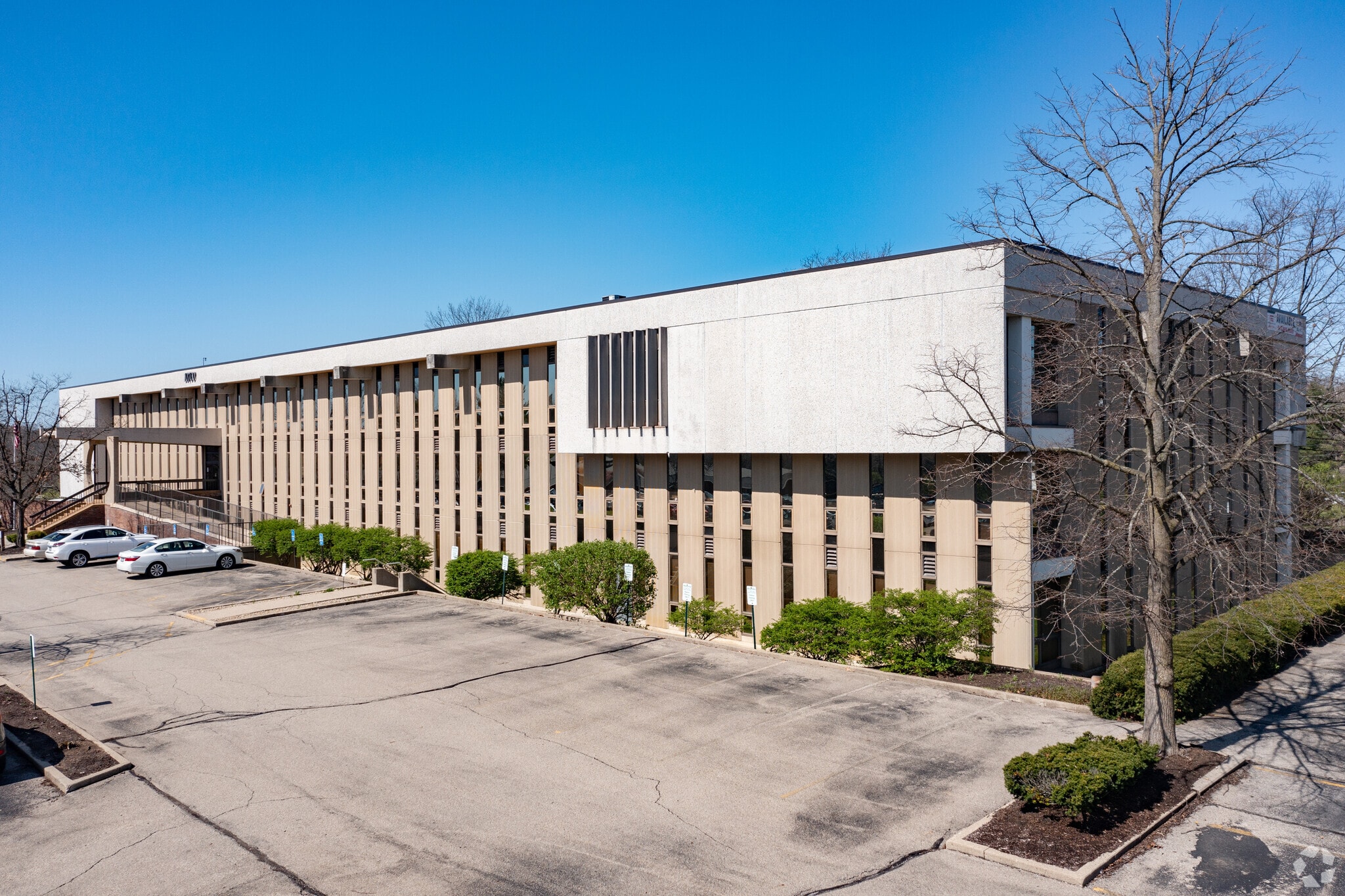 10700 Montgomery Rd, Montgomery, OH for Rent