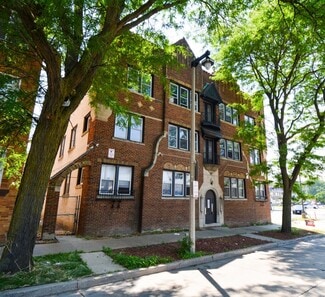 Milwaukee, WI Apartments - 2613 W Capitol Dr