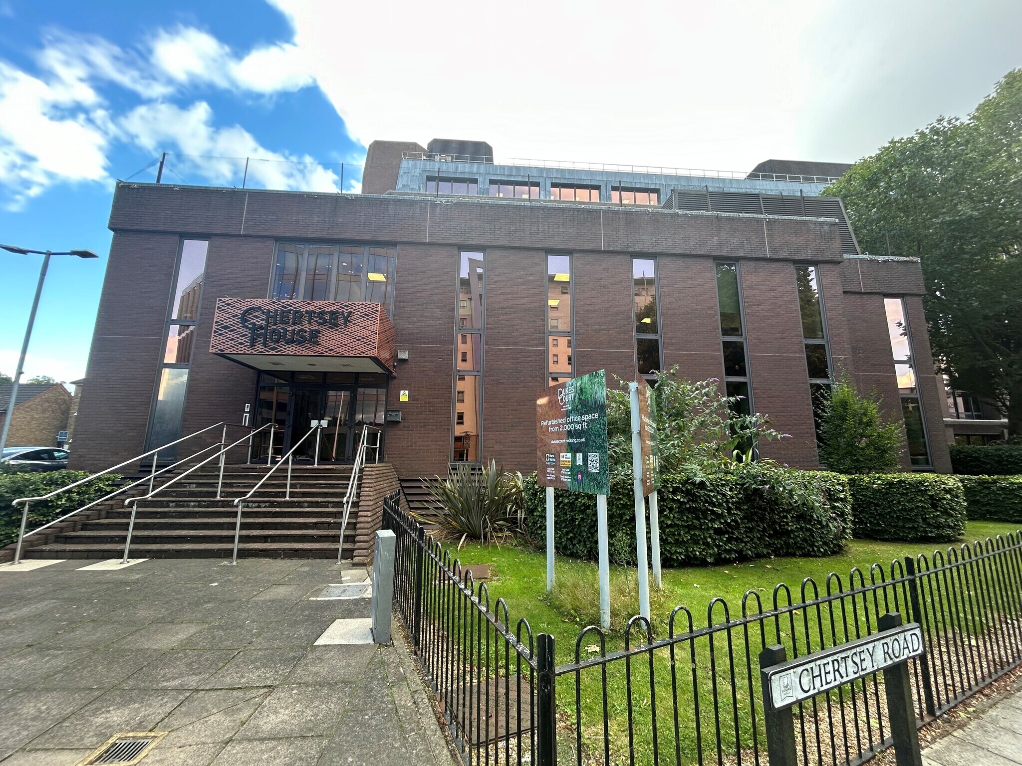61 Chertsey Rd, Woking, SRY for Rent