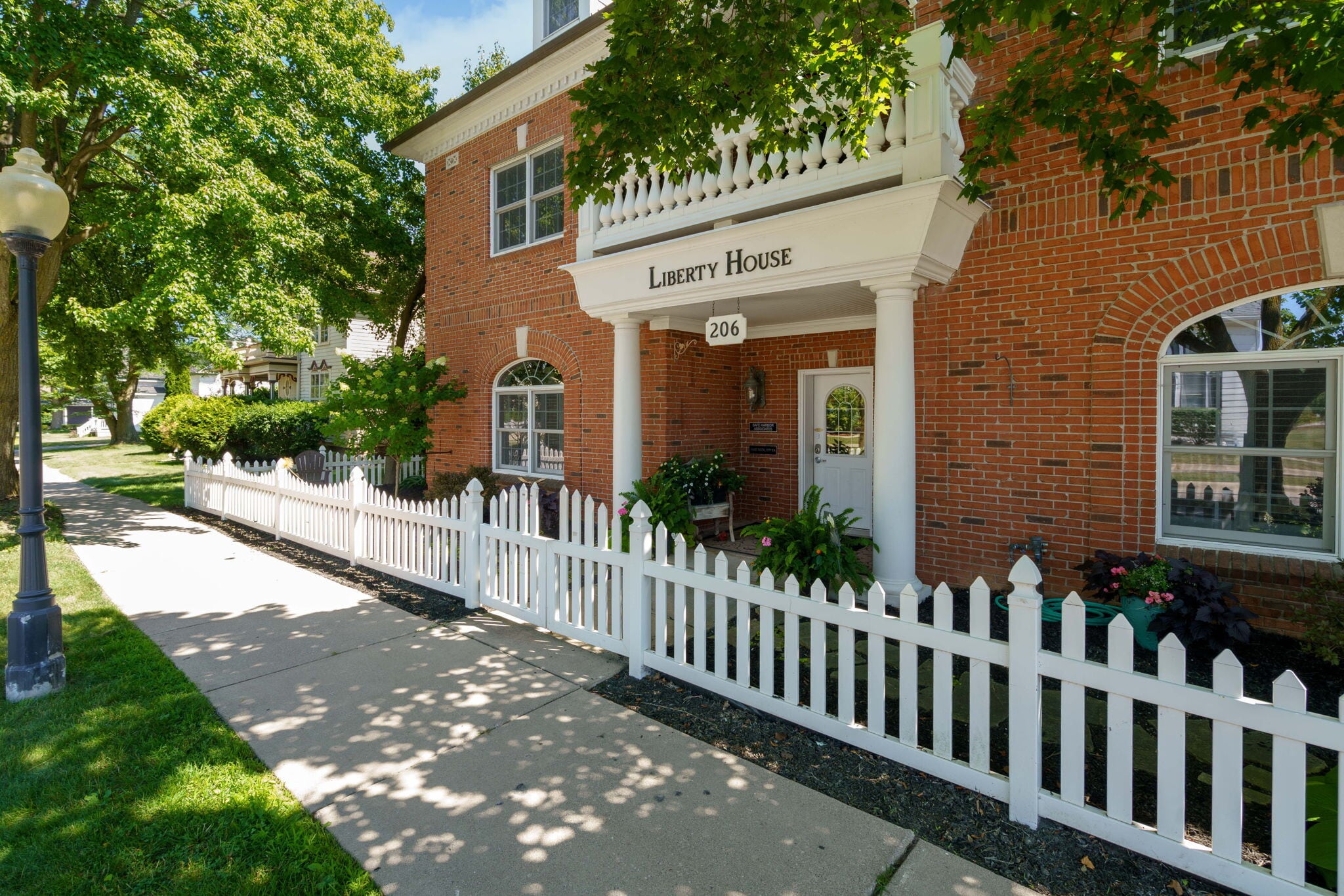 206 E Liberty St, Milford, MI for Sale
