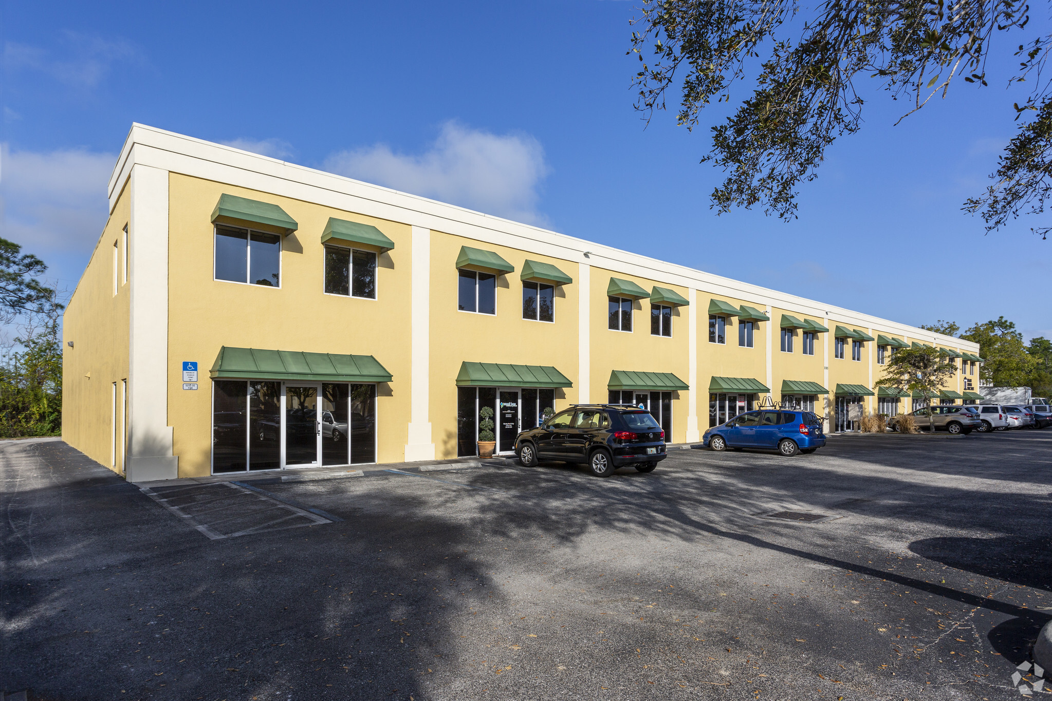 1085 Business Ln, Naples, FL for Rent