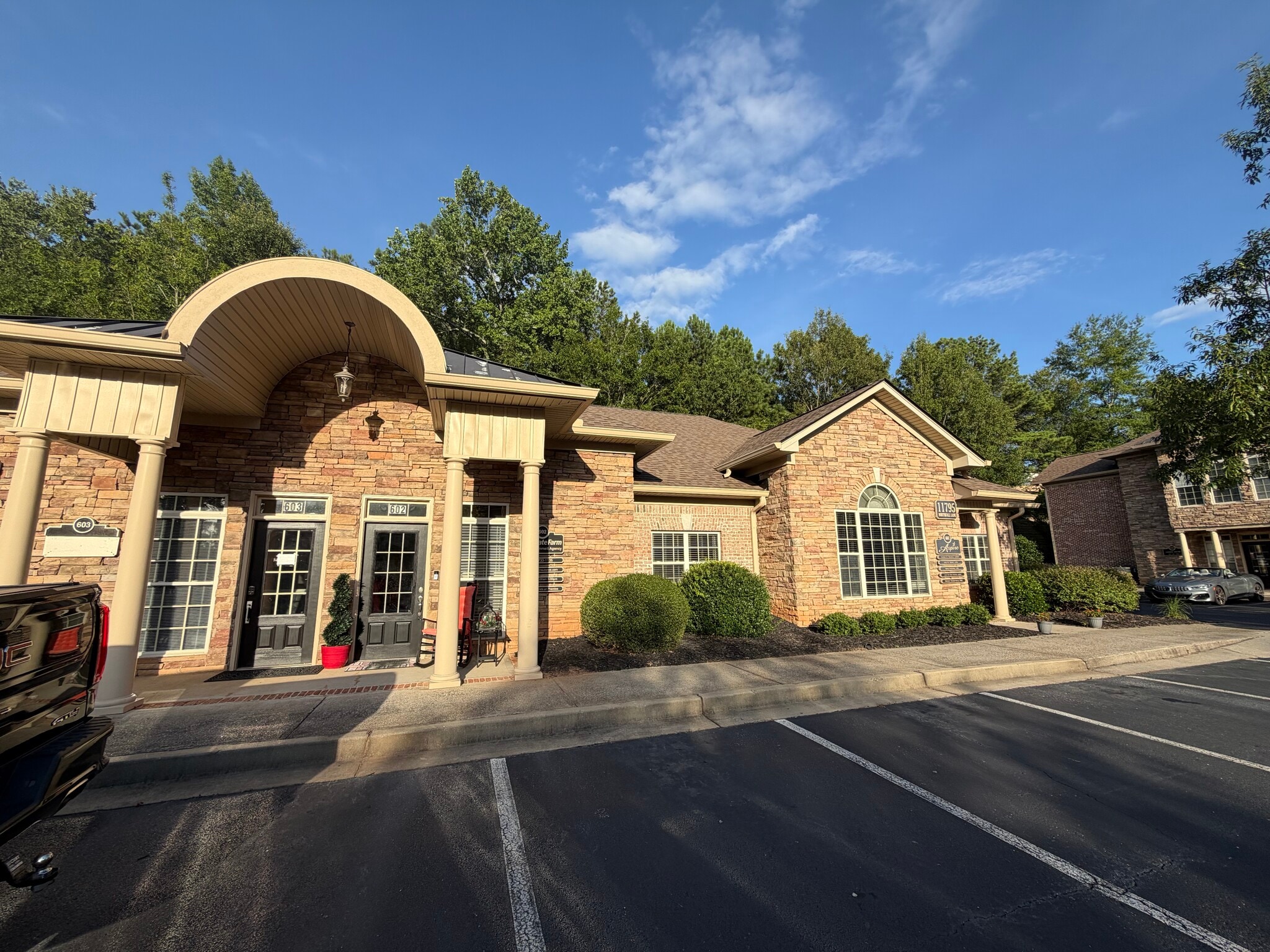 11795 Northfall Ln, Alpharetta, GA for Sale