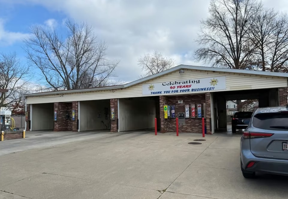 330 Prospect St, Elyria, OH for Sale