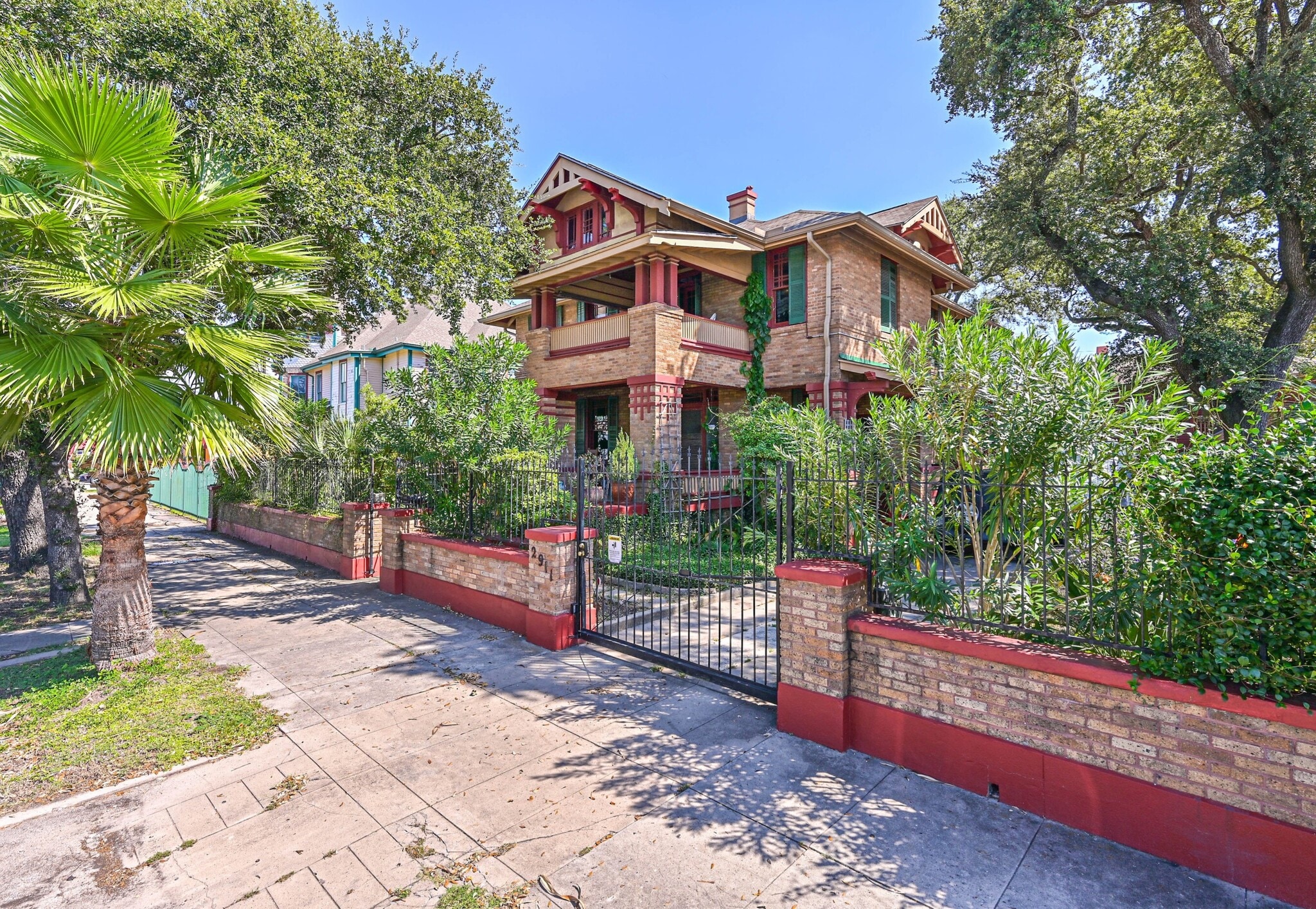 2911 Broadway St, Galveston, TX for Sale