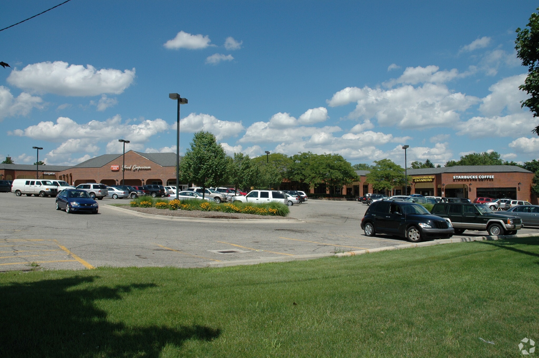 3596 W Maple Rd, Bloomfield Hills, MI for Rent