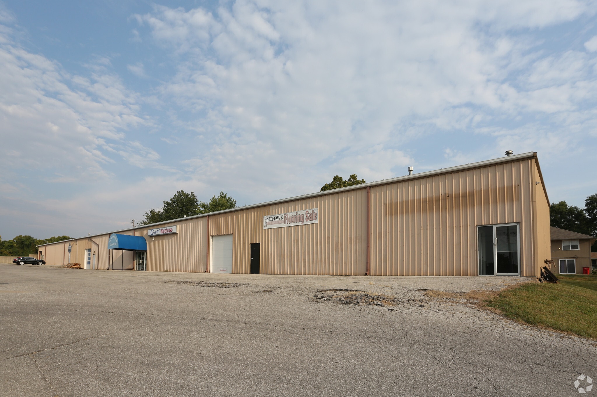 2505 W 40 Hwy, Blue Springs, MO for Rent