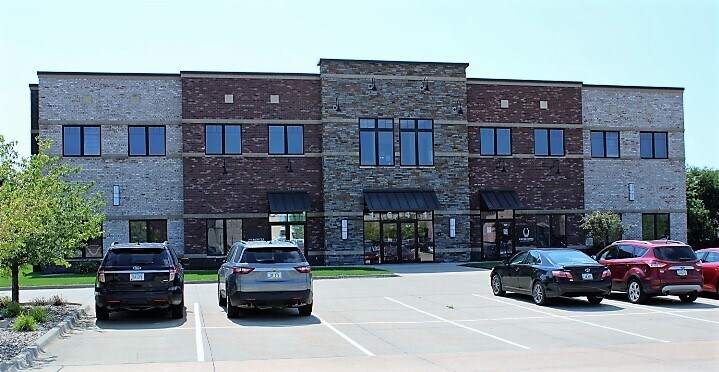 1641 Boyson Square Dr, Hiawatha, IA for Rent