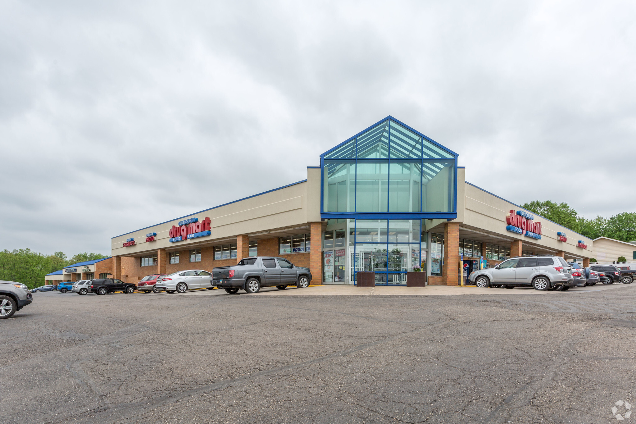 592 12th St Carrollton, Oh 44615 - Shopping Center Property For Lease 