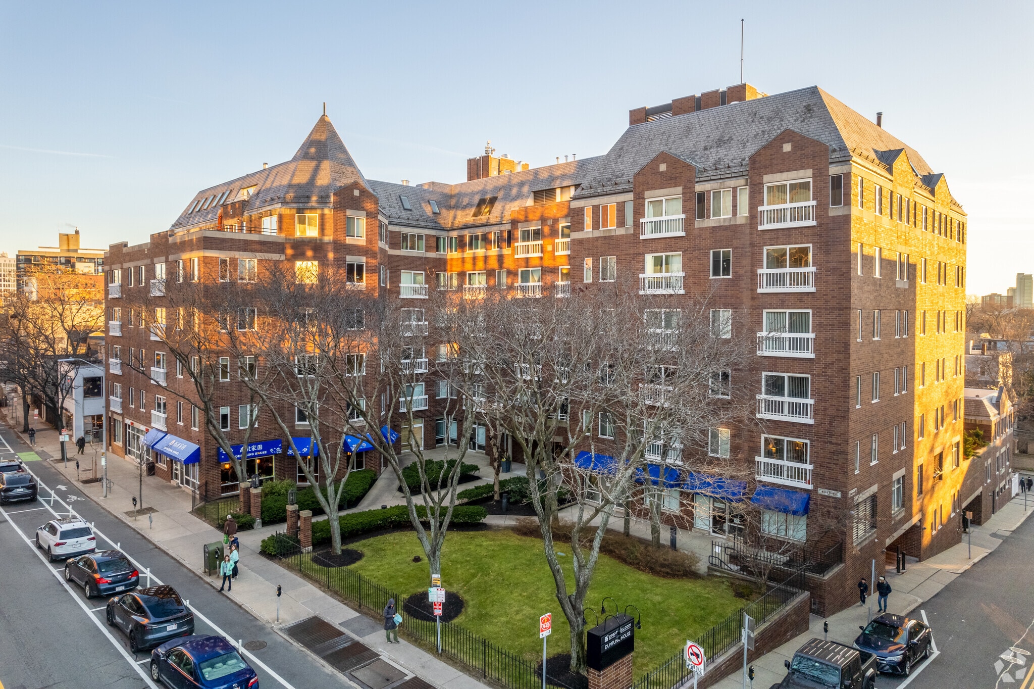 950 Massachusetts Ave, Cambridge, MA for Sale