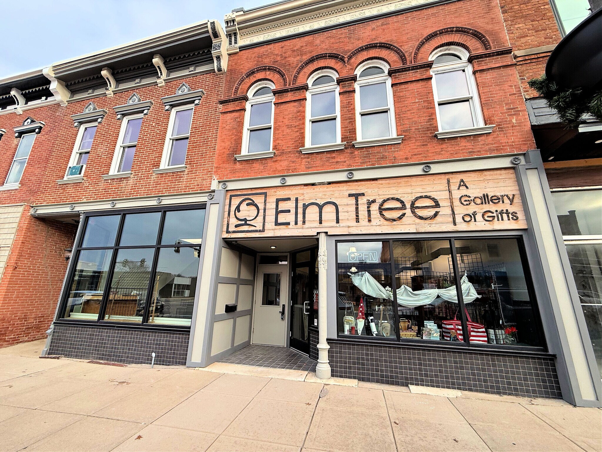 304 1st St E, Independence, IA for Sale
